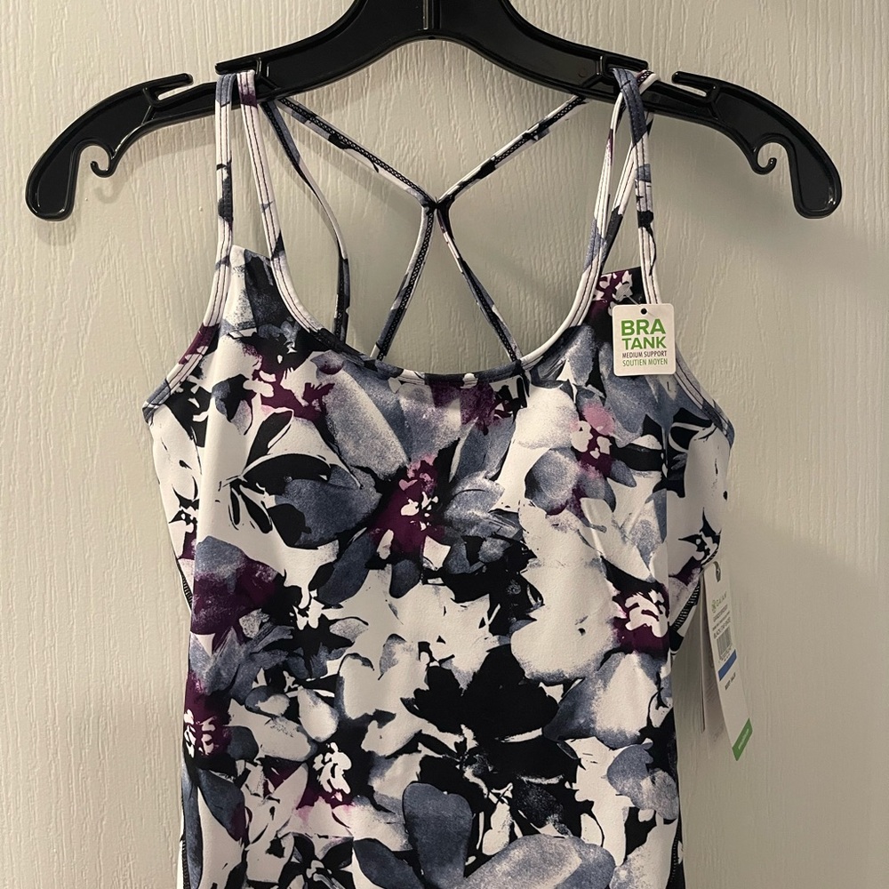 Tank top by GAIAM. Women’s XS. NWT. Super for Yoga. OM-DRI. Build in bra! 🌸